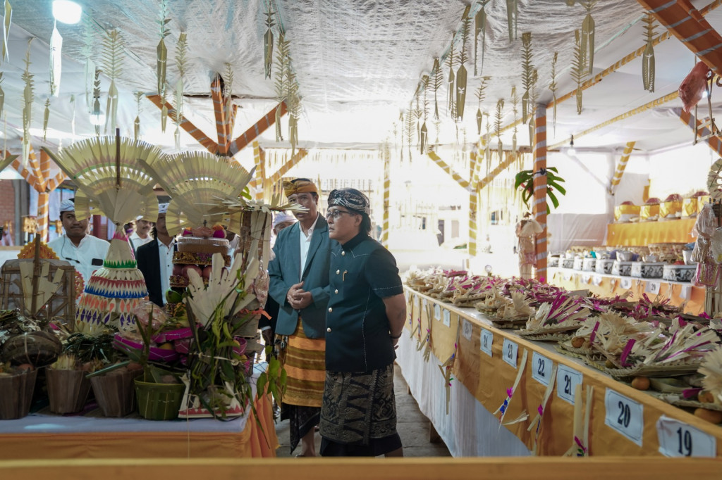 Hadiri Karya Pitra Yadnya Atma Wedana di Griya Prabhu Denkayu